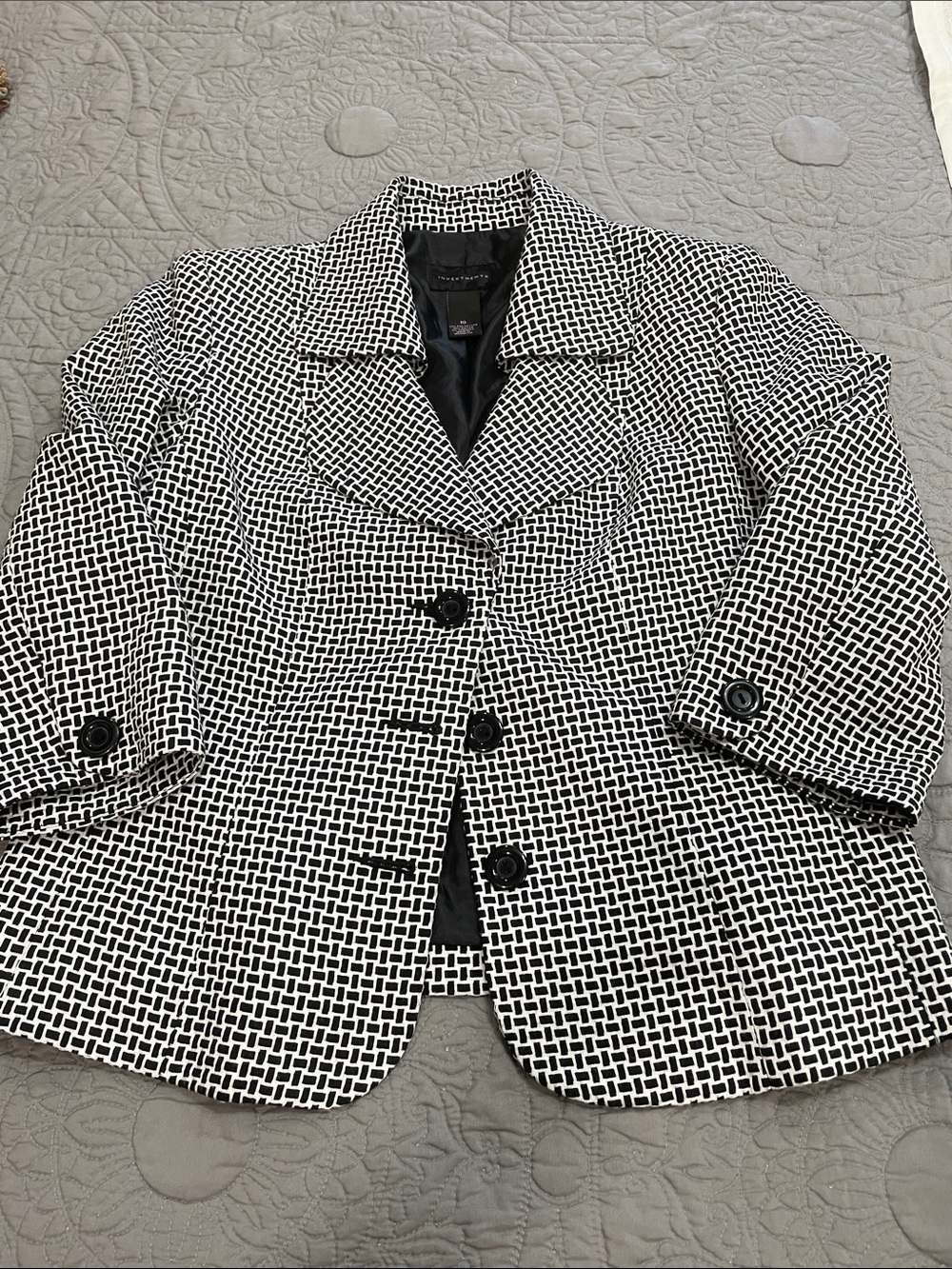 Investments Black and White Geometric Women’s Blazer 10